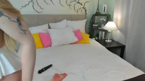 Snapshot of emma__peach chatting on 04/26/26, 09:07 emma__peach online show from 04/26/26, 09:07