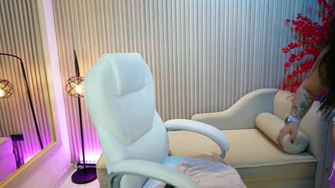 emma__walkerr_ online show from 09/19/25, 07:25