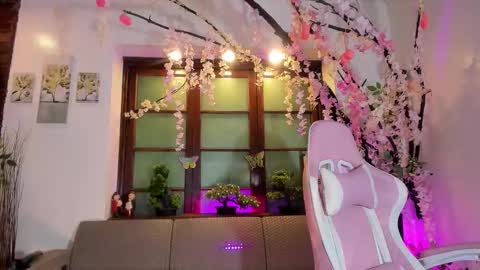 emma_ayala online show from 11/12/25, 09:14