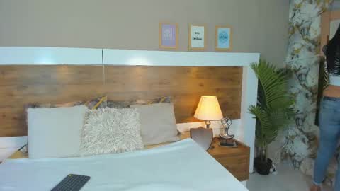 Emma  online show from 03/05/25, 12:00