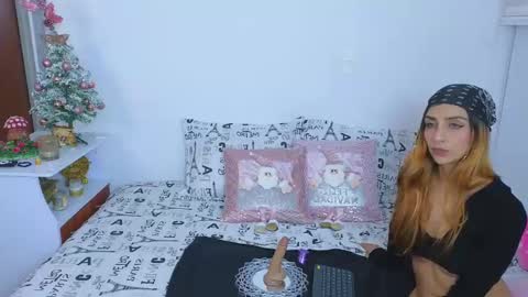 Emma Blue  modelo independiente online show from 12/14/24, 04:34