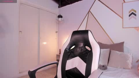 pau online show from 12/25/24, 07:56