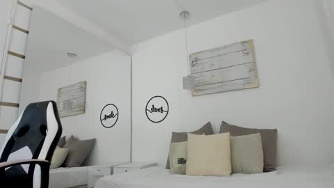 Emma Castillo online show from 03/06/25, 10:15