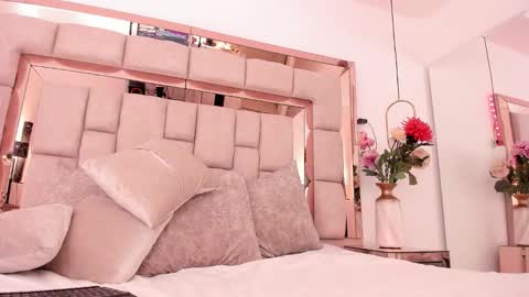 Emma Castillo online show from 12/21/25, 06:09