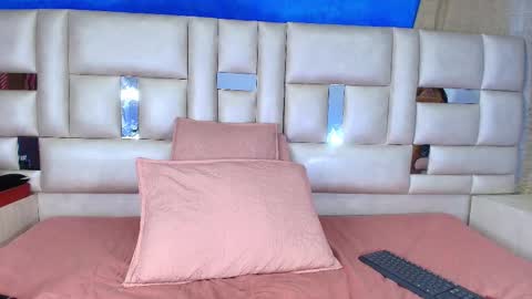 Emma online show from 09/19/25, 03:19