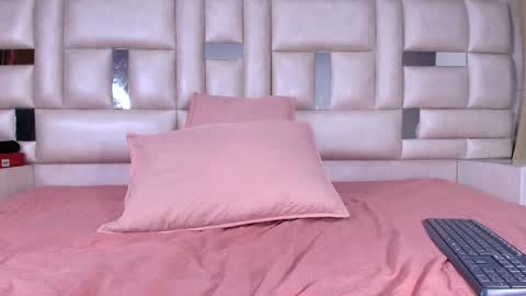 Emma online show from 10/01/25, 03:01