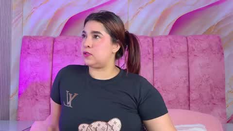 Snapshot of emma_curvy1 chatting on 05/23/26, 03:34 Emma online show from 05/23/26, 03:34
