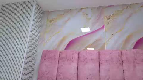 Snapshot of emma_curvy1 chatting on 07/16/26, 03:01 Emma online show from 07/16/26, 03:01