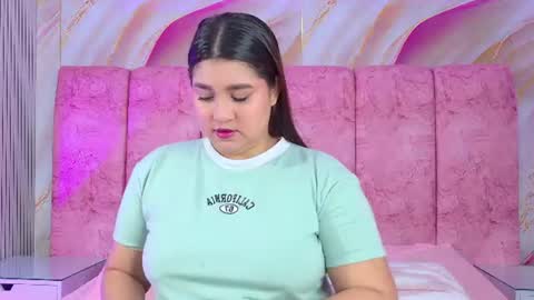 Snapshot of emma_curvy1 chatting on 07/17/26, 03:46 Emma online show from 07/17/26, 03:46