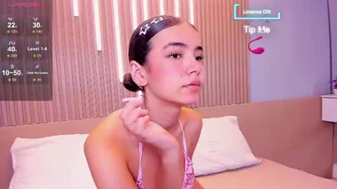 Snapshot of emma_doll7 chatting on 07/17/26, 01:29 E online show from 07/17/26, 01:29