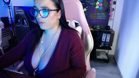Snapshot of emma_evans07 chatting on 12/30/24, 07:00 emmy online show from 12/30/24, 07:00