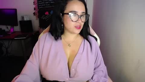 Snapshot of emma_evans07 chatting on 01/11/25, 12:44 emmy online show from 01/11/25, 12:44