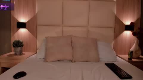 E M M A online show from 11/15/25, 03:04