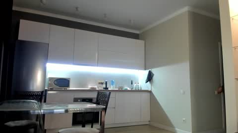 Snapshot of emma_flin chatting on 12/19/24, 10:45 Emma online show from 12/19/24, 10:45