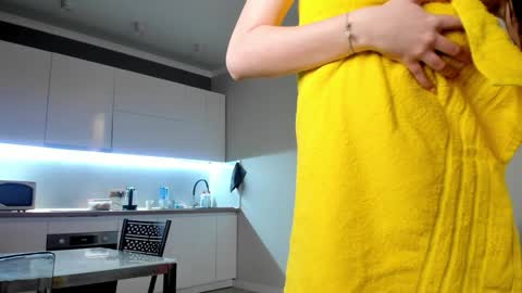 Snapshot of emma_flin chatting on 12/22/24, 10:49 Emma online show from 12/22/24, 10:49