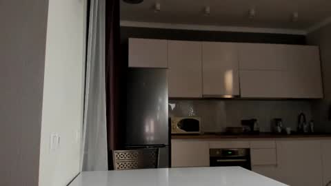 Snapshot of emma_flin chatting on 02/15/25, 01:49 Emma online show from 02/15/25, 01:49