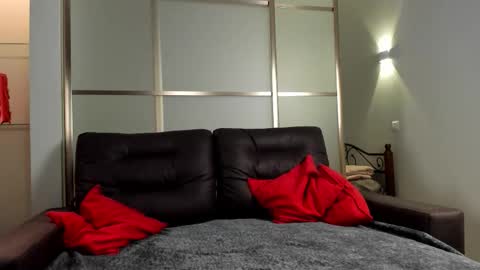 Snapshot of emma_flin chatting on 10/21/25, 11:11 Emma online show from 10/21/25, 11:11