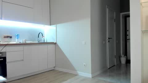 Emma online show from 11/05/25, 03:39