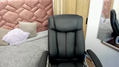Emma  online show from 10/09/25, 05:16