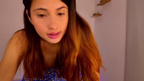 Snapshot of emma_hg1 chatting on 02/13/25, 04:00 the girl of your dreams online show from 02/13/25, 04:00