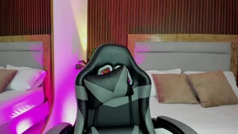 E M M A online show from 05/05/26, 02:30