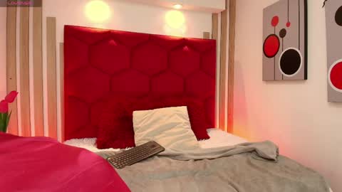 Emma 3 online show from 04/17/26, 01:03