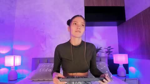 Snapshot of emma_jhoons chatting on 11/29/25, 11:02 emma_jhoons online show from 11/29/25, 11:02