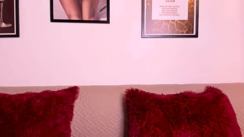 Snapshot of emma_jonness chatting on 09/30/25, 05:18 emma_jonness online show from 09/30/25, 05:18