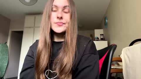 Snapshot of emma_just chatting on 02/11/25, 10:48 emma_just online show from 02/11/25, 10:48