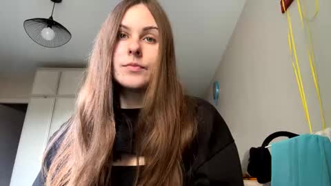 Snapshot of emma_just chatting on 02/15/25, 12:43 emma_just online show from 02/15/25, 12:43