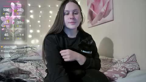 Snapshot of emma_just chatting on 10/14/25, 07:20 emma_just online show from 10/14/25, 07:20