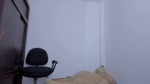 whises lits        online show from 09/25/25, 11:03