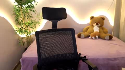 Snapshot of emma_lirys chatting on 07/15/26, 01:44 Emma online show from 07/15/26, 01:44