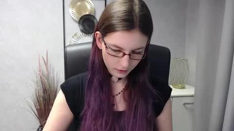 Snapshot of emma_lust94 chatting on 12/12/24, 07:30 emma online show from 12/12/24, 07:30