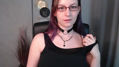 Snapshot of emma_lust94 chatting on 12/13/24, 06:42 emma online show from 12/13/24, 06:42