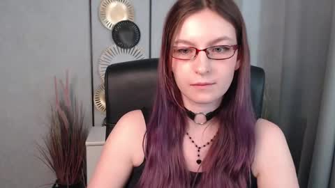 Snapshot of emma_lust94 chatting on 12/13/24, 10:51 emma online show from 12/13/24, 10:51