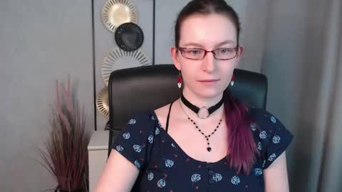 Snapshot of emma_lust94 chatting on 12/17/24, 10:12 emma online show from 12/17/24, 10:12