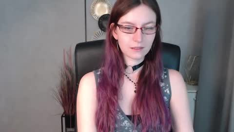 Snapshot of emma_lust94 chatting on 12/18/24, 06:43 emma online show from 12/18/24, 06:43