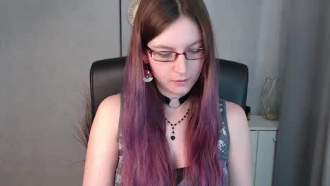Snapshot of emma_lust94 chatting on 12/18/24, 10:19 emma online show from 12/18/24, 10:19