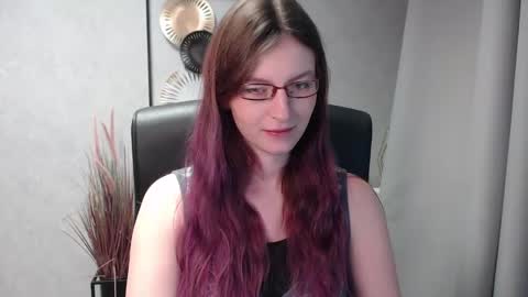 Snapshot of emma_lust94 chatting on 12/30/24, 08:43 emma online show from 12/30/24, 08:43