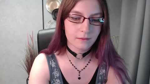 Snapshot of emma_lust94 chatting on 12/30/24, 11:48 emma online show from 12/30/24, 11:48