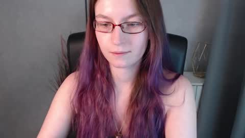 Snapshot of emma_lust94 chatting on 01/14/25, 12:45 emma online show from 01/14/25, 12:45