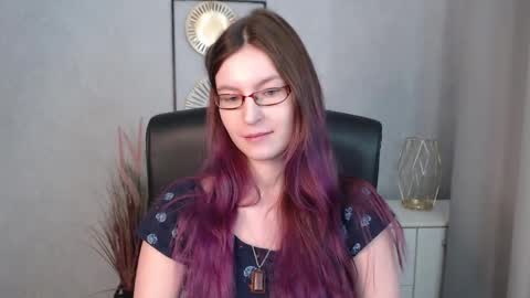 Snapshot of emma_lust94 chatting on 01/20/25, 10:07 emma online show from 01/20/25, 10:07