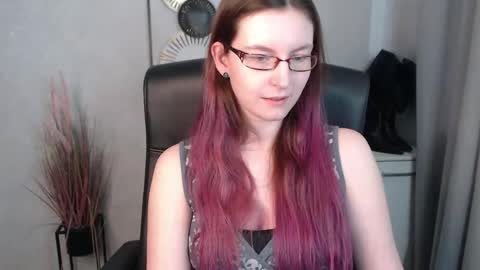Snapshot of emma_lust94 chatting on 02/06/25, 11:21 emma online show from 02/06/25, 11:21