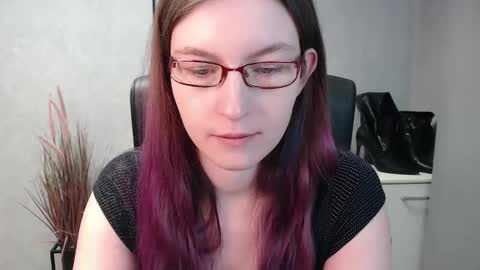 Snapshot of emma_lust94 chatting on 02/18/25, 10:05 emma online show from 02/18/25, 10:05