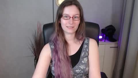 Snapshot of emma_lust94 chatting on 09/24/25, 07:01 emma online show from 09/24/25, 07:01