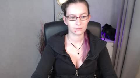 Snapshot of emma_lust94 chatting on 10/01/25, 05:46 emma online show from 10/01/25, 05:46