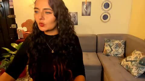 Snapshot of emma_luxy chatting on 02/20/25, 02:07 emma luxy online show from 02/20/25, 02:07