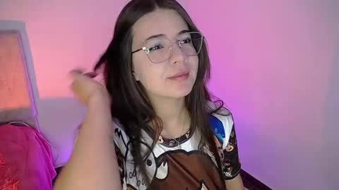 Snapshot of emma_naa chatting on 09/17/25, 11:39 Emma online show from 09/17/25, 11:39