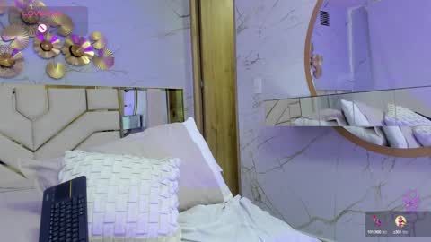 Snapshot of emma_petite4u chatting on 12/17/24, 09:27 Emma online show from 12/17/24, 09:27